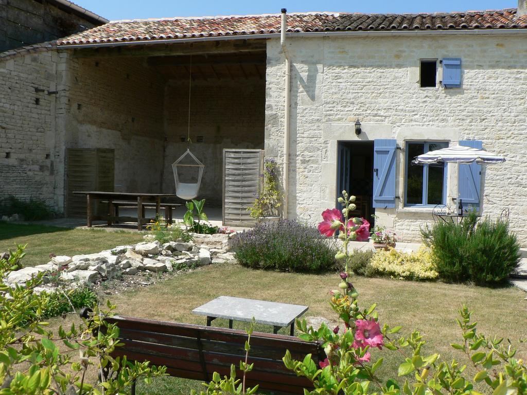 La Petite Maison Crezieres Room photo